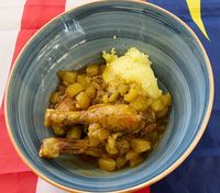 Kari Ayam with Pulut Kuning (chicken curry with yellow rice)